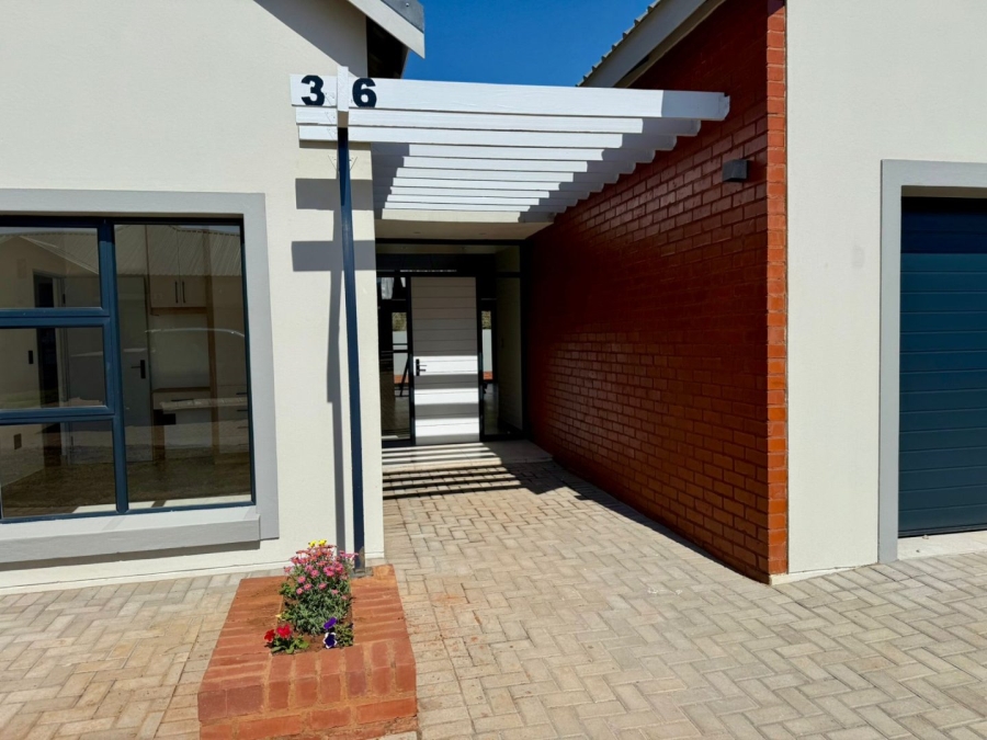 To Let 4 Bedroom Property for Rent in Melodie North West